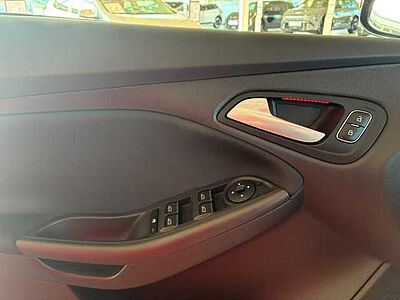 Ford Focus 1.5 EcoBoost ST-Line Bi-Xenon Navi