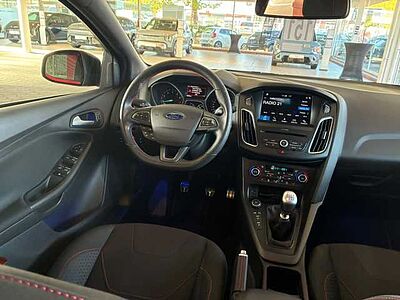 Ford Focus 1.5 EcoBoost ST-Line Bi-Xenon Navi