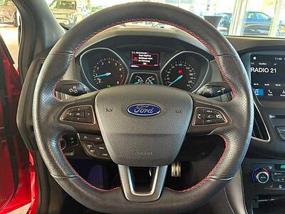 Ford Focus 1.5 EcoBoost ST-Line Bi-Xenon Navi