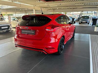 Ford Focus 1.5 EcoBoost ST-Line Bi-Xenon Navi