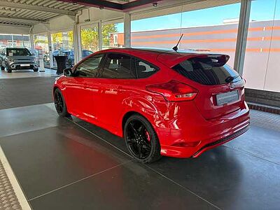 Ford Focus 1.5 EcoBoost ST-Line Bi-Xenon Navi