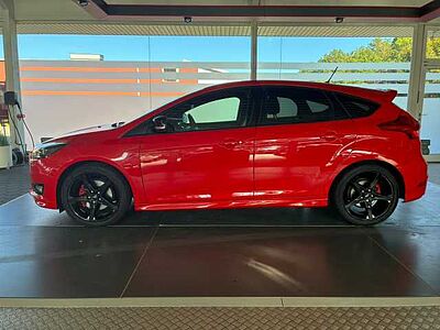 Ford Focus 1.5 EcoBoost ST-Line Bi-Xenon Navi